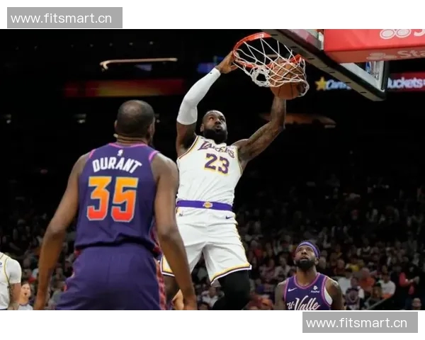 詹姆斯20+7+10+7失误，里夫斯哑火新援10分，湖人复仇勇士夺3连胜